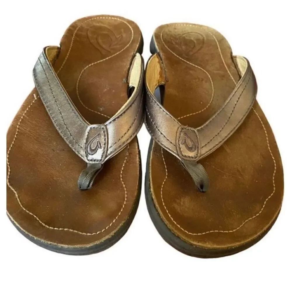 Olukai kuma women’s metallic copper leather, flip-flop sandals, size 7